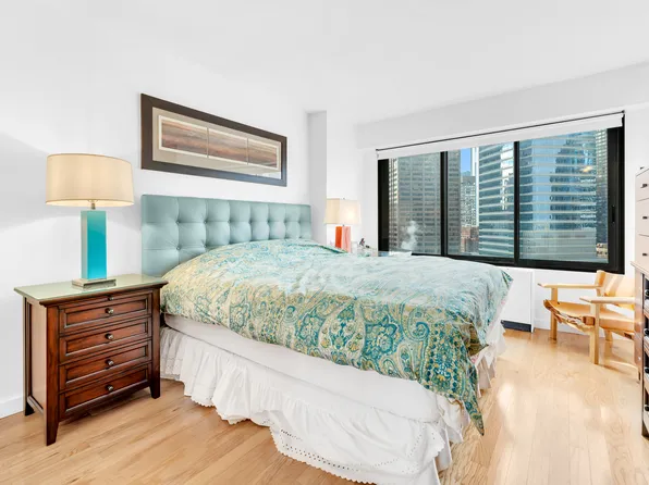 200 East 61st Street image 7 of 8