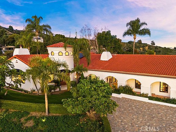 3rd image of 860 Reposado Dr