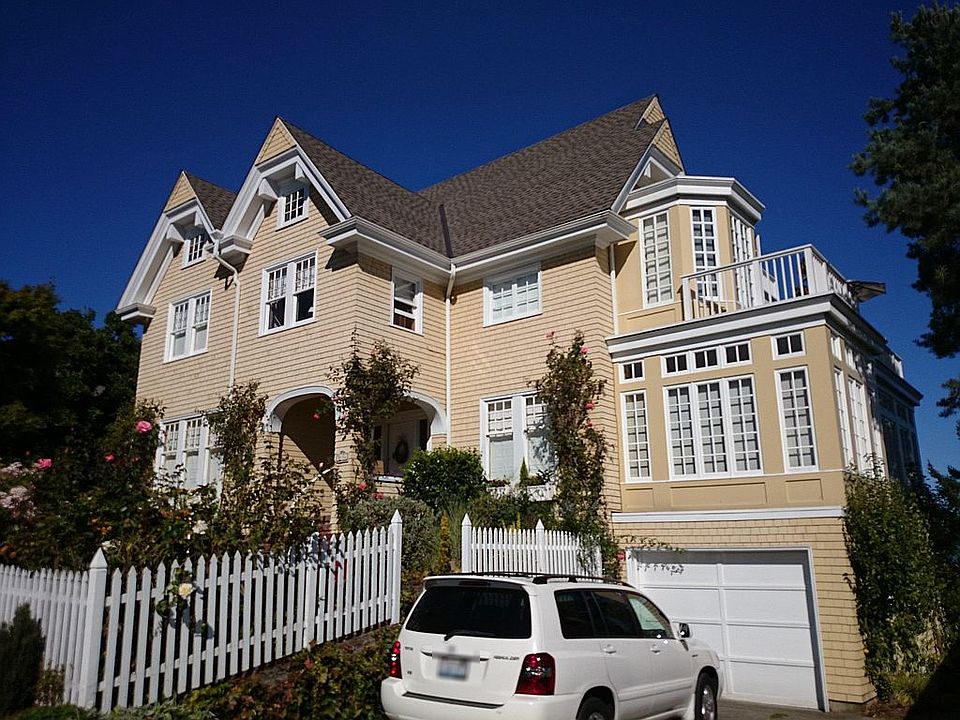 2nd image of 3156 E Laurelhurst Dr NE