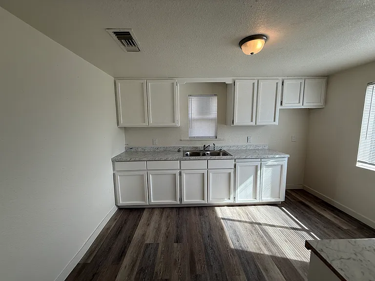 1434 W Euclid Ave — Photo 15
