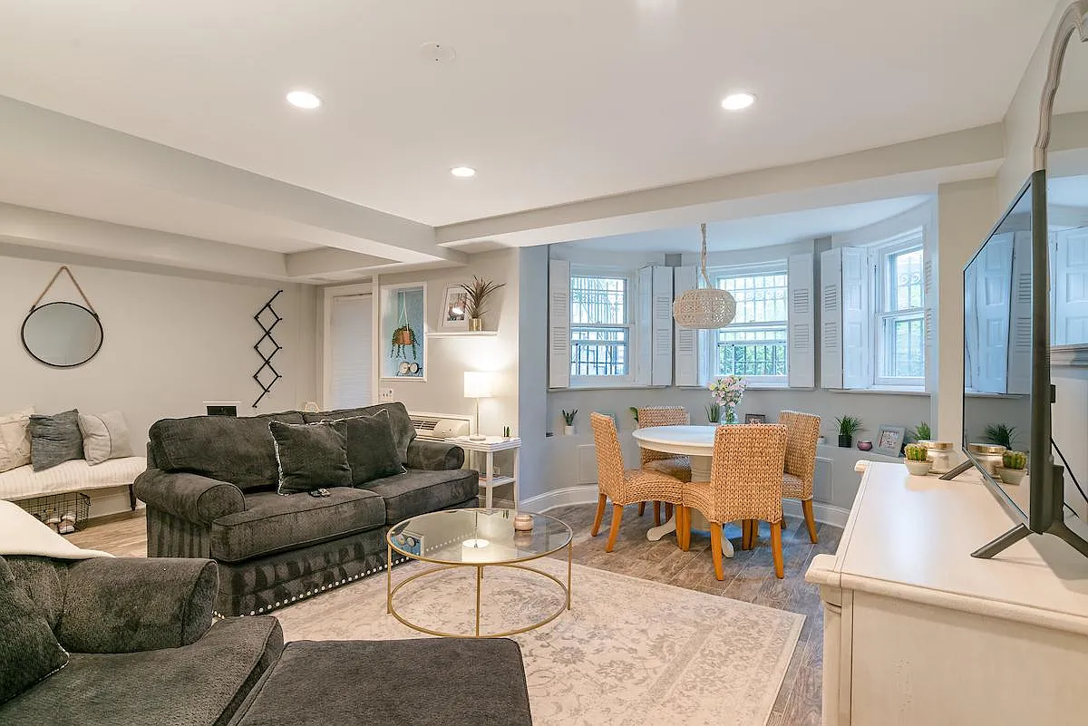 2 bed, 990 sqft, $3,200 — Photo 1