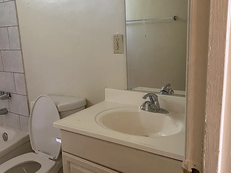 1048 S Gordon St #1048 — Photo 7