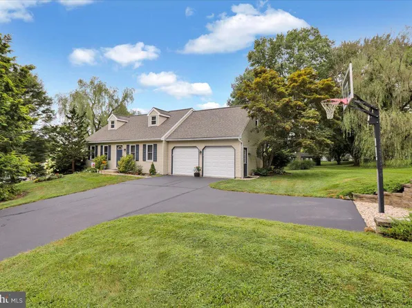 275 Persimmon Ln, Elizabethtown, PA 17022