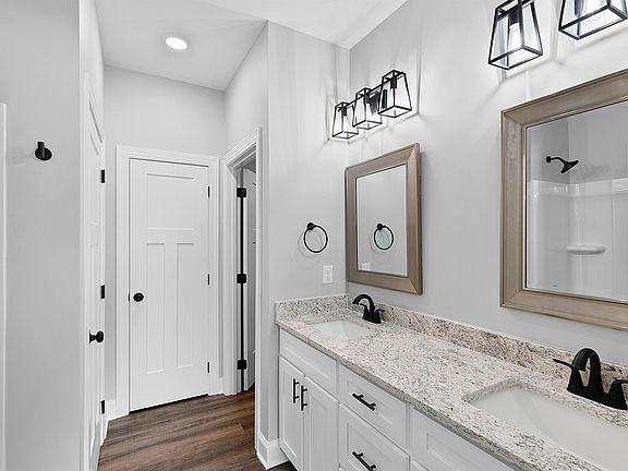 5th image of 2810 Pritchard Ln