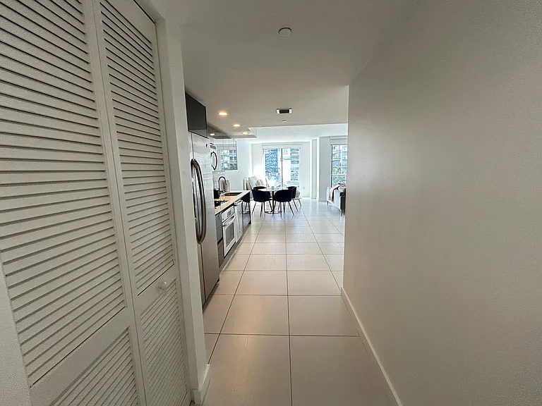 31 SE 6th St #1703 — Photo 16