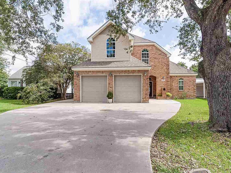 1st image of 210 Hill Terrace Dr