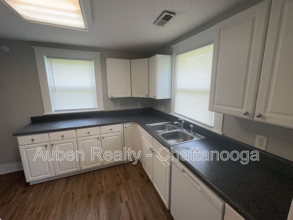 2nd image of 2413 Stuart St