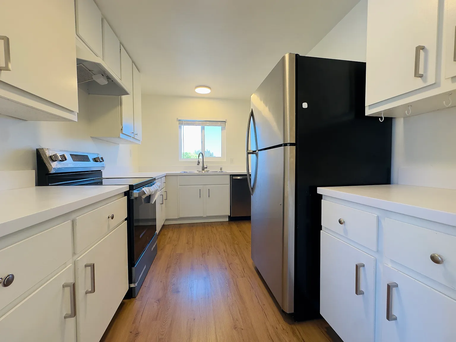 2 bed, $4,100 — Photo 3