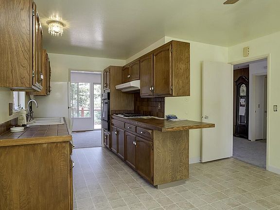 5th image of 1156 Park Pacifica Ave