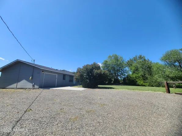 9509 Meadowbrook Rd, Yakima, WA 98903