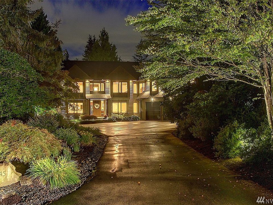 Like new Contemporary Craftsman home about 10 minutes to downtown Redmond and the 520 freeway. Acclaimed Lake Washington Schools, close to the private schools & Tesla Stem school.