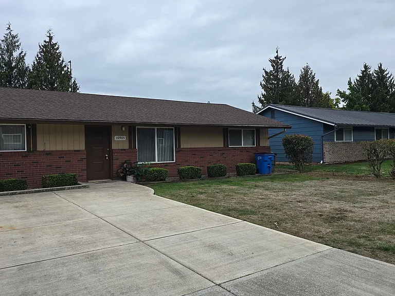 10905 NE 6th St — Photo 1