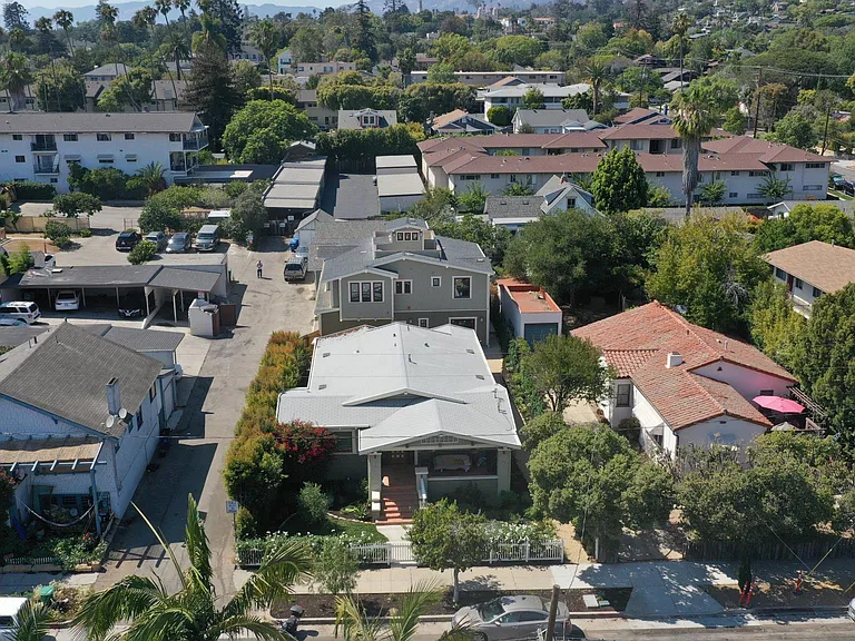 323 E Micheltorena St — Photo 12