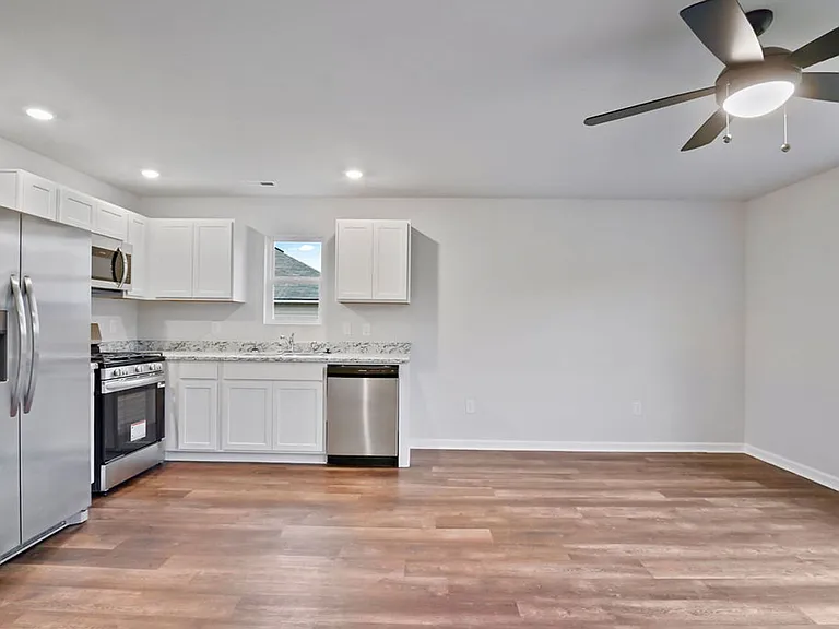 821 Ashford Dr — Photo 11