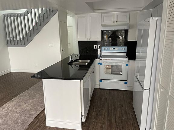 3rd image of 843 SE 10th St Unit 843