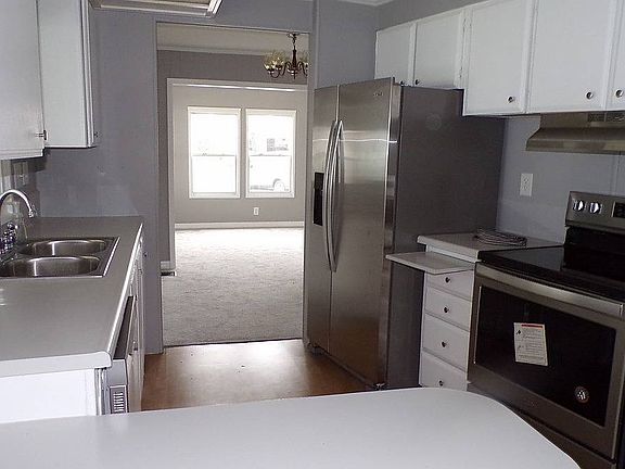 4th image of 3266 Country Ln