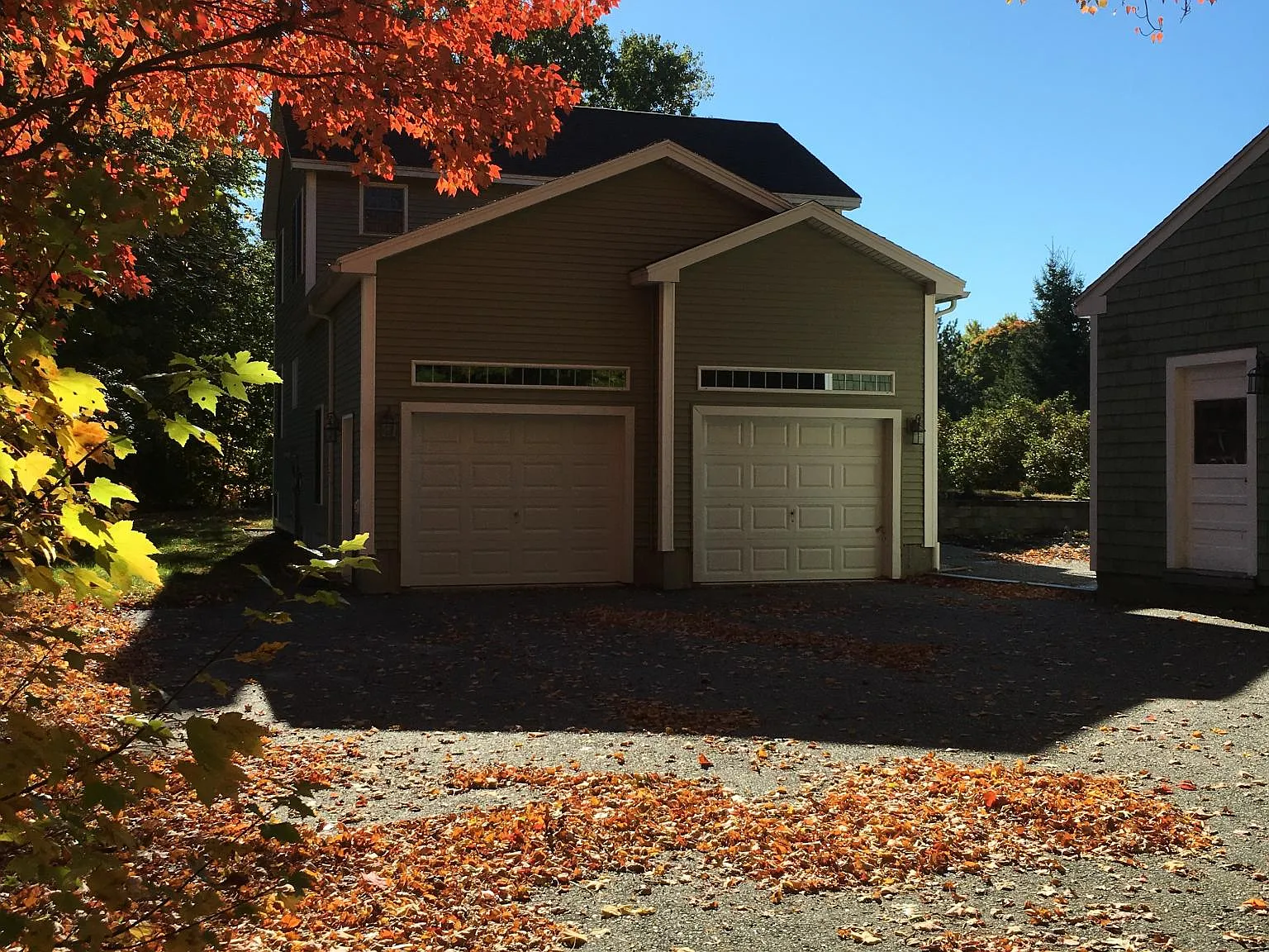 3 bed, 1.5 bath, 2000 sqft, $3,300 — Photo 1