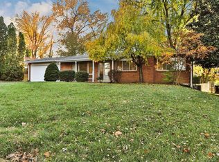 977 Orchard Lakes Dr, Saint Louis, MO 63146