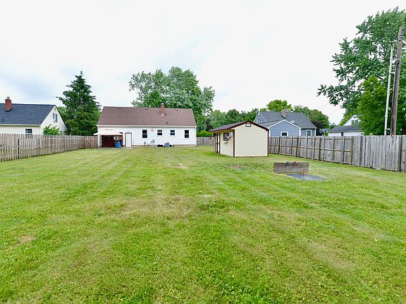 3rd image of 5327 Carlton Way