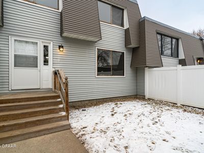 818 N 39th St, Grand Forks, ND, 58203