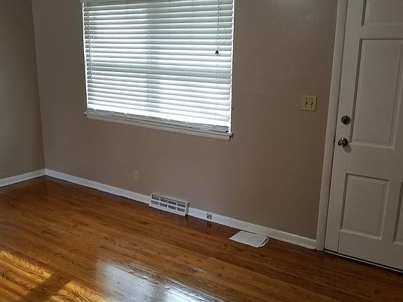 3rd image of 10715 Indiana Ave