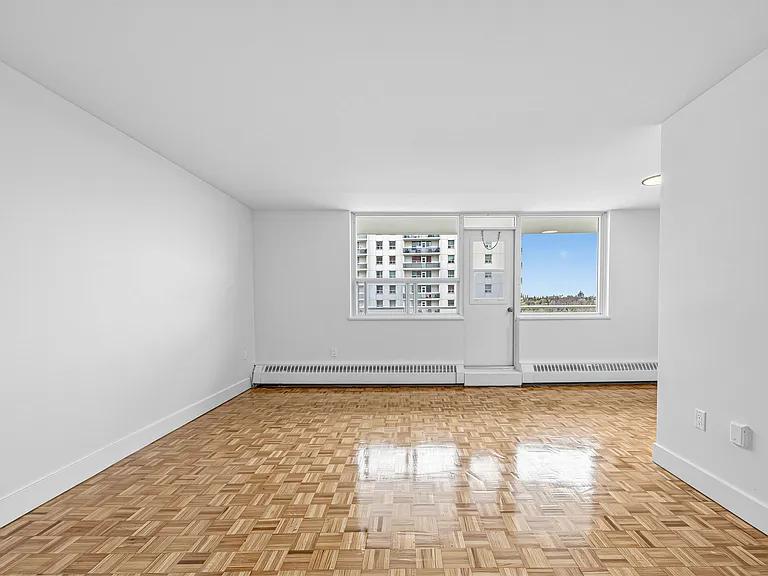 3950 Lawrence Ave E — Photo 12