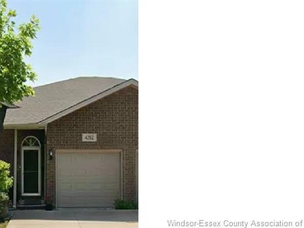 4262 Showdown Ave, Windsor, ON N9G 3B1