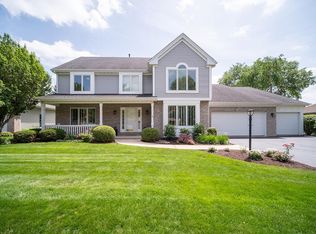 5421 Regents Park Rd, Rockford, IL 61107