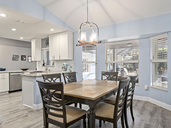 5th image of 2360 Oak Creek Cir