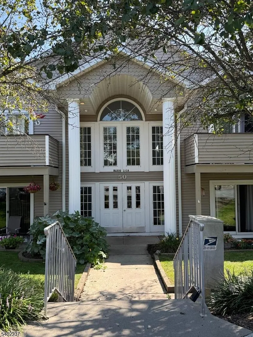 1 bed, 1.0 bath, $2,200 — Photo 1