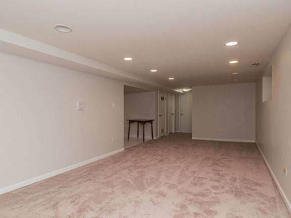 5th image of 5749 N Artesian Ave #G