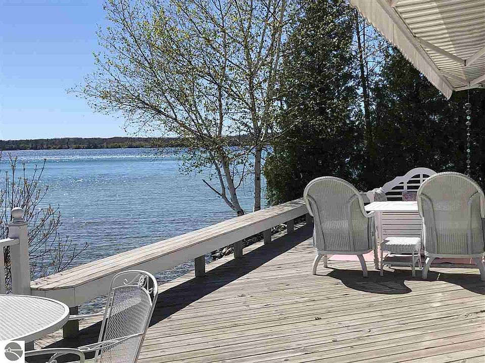 1273 Crystal Dr, Frankfort, MI 49635 Zillow