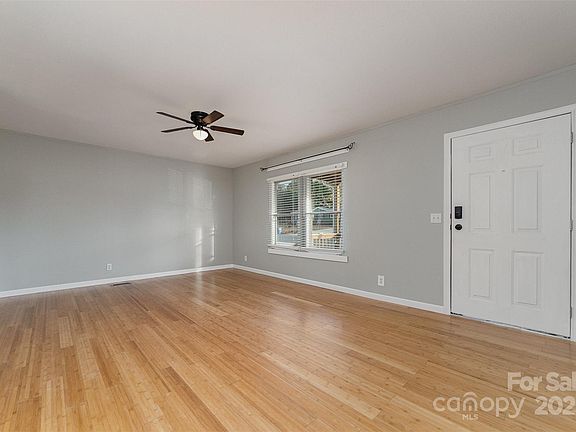 3rd image of 1176 Peppertree Dr