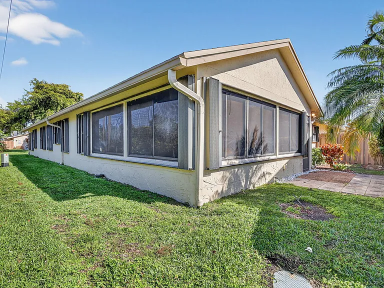 870 NW 32nd Ave — Photo 35