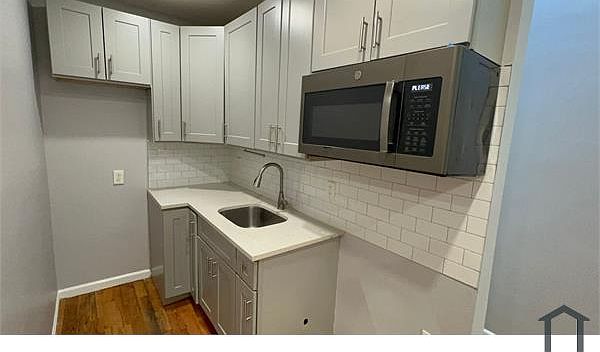 1st image of 648 Coster St #1R
