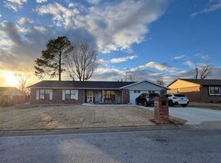 1616 S 14th St, Rogers, AR 72758