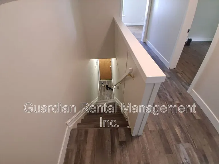 623 Vickers St N #4 — Photo 9