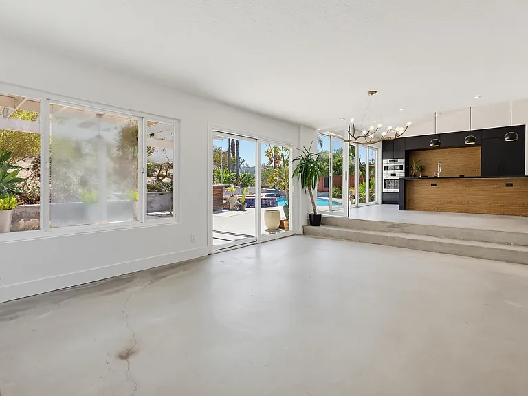 1609 Honeysuckle Ct — Photo 12