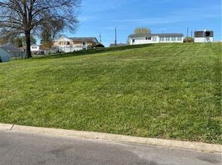 Willoughby Dr, Parkersburg, WV 26101