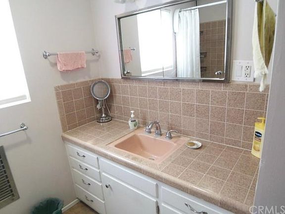 4th image of 351 E Avenue L