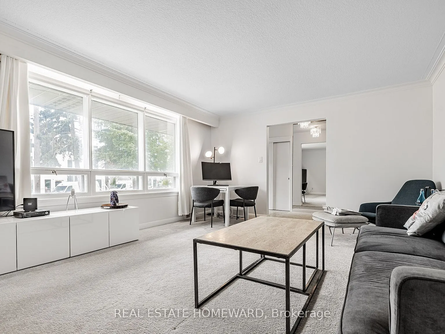 4 bed, $3,200 — Photo 1