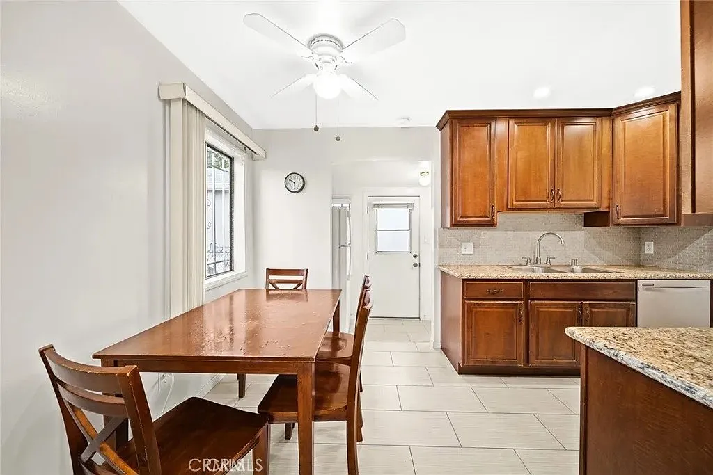 2 bed, 777 sqft, $2,600 — Photo 3