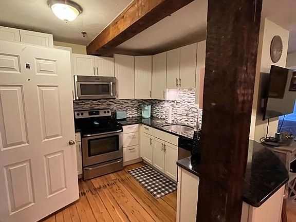 3rd image of 90 Fleet St APT 4-5