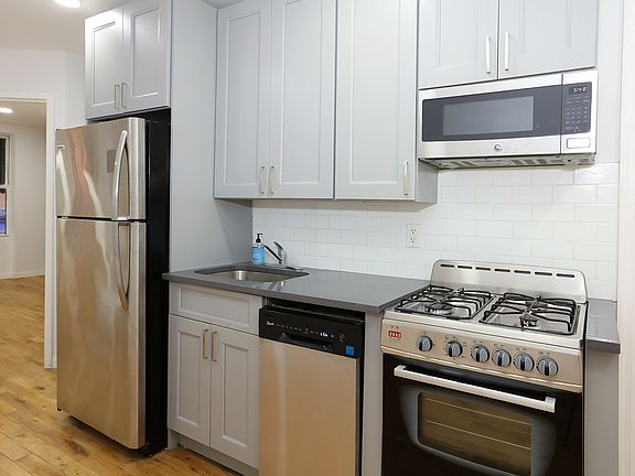 2nd image of 123 Mulberry St APT 1A