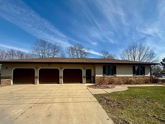 5th image of 1125 Park View Dr