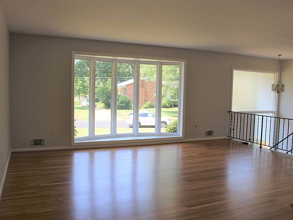 4th image of 1113 Anesbury Ct