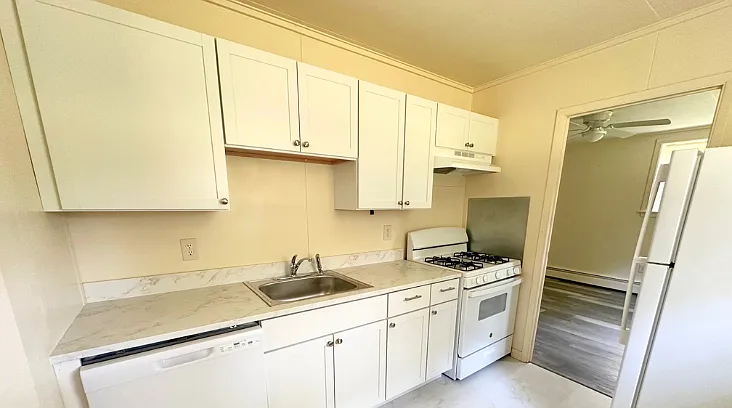 9 Village Cir #1 — Photo 4
