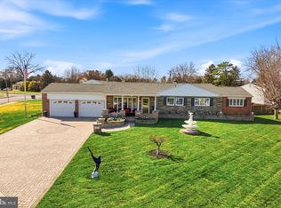 101 Shubrook Ln, Aston, PA 19014