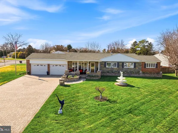 101 Shubrook Ln, Aston, PA 19014