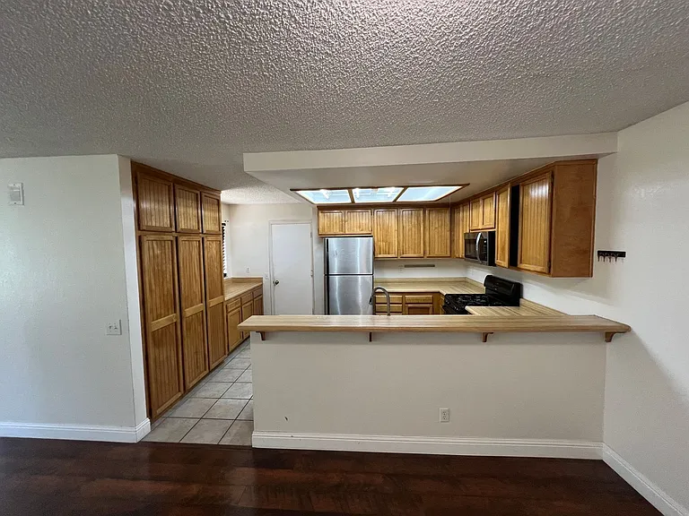 406 Coronado Dr — Photo 7